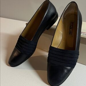 Navy Blue Size 9 Leather Women's Shoes